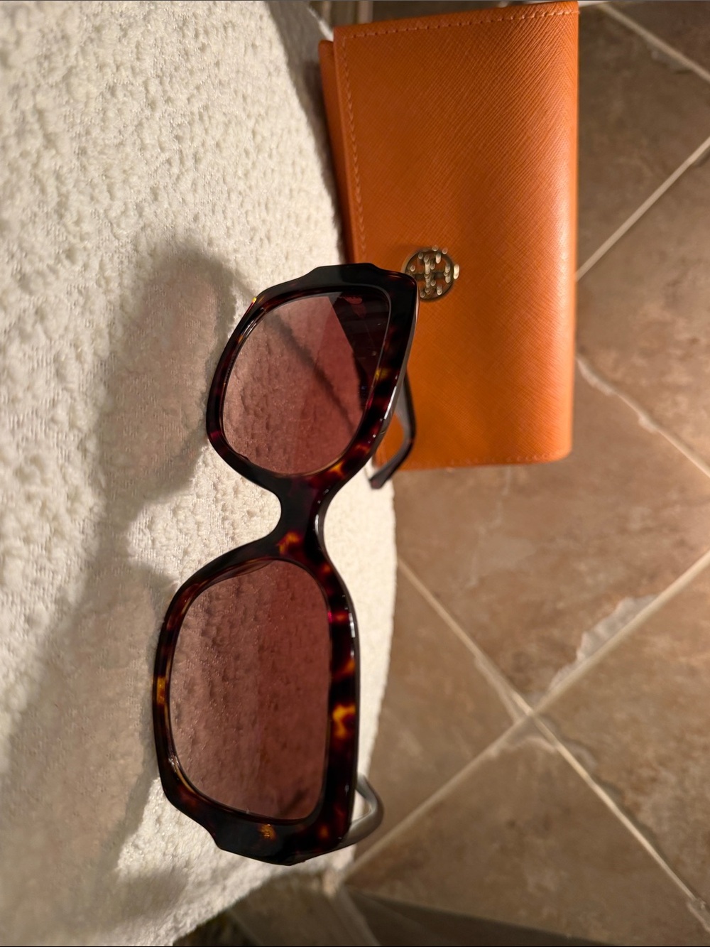 Stunning Tory Burch Tortoiseshell Square Sunglasses with Brown Lenses and case!!